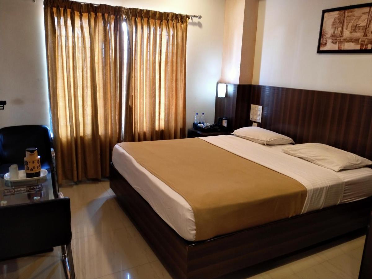 Hotel Green Park Suites Manipal Εξωτερικό φωτογραφία