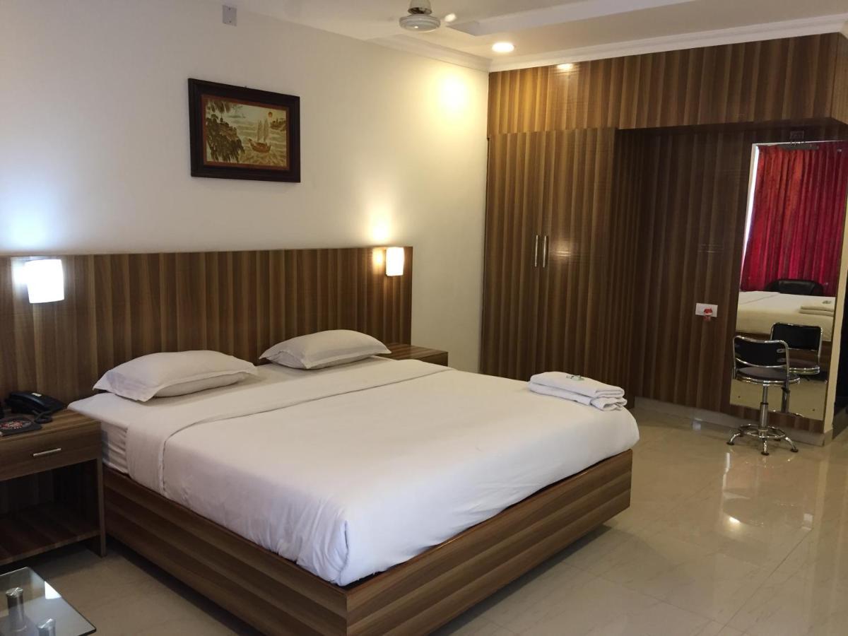 Hotel Green Park Suites Manipal Εξωτερικό φωτογραφία